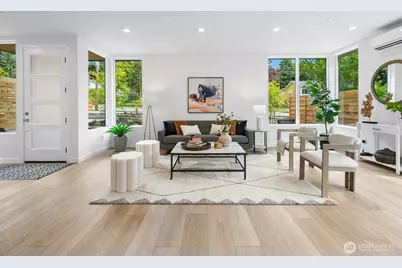 8831 Wallingford Avenue N, Seattle, WA 98103 - Photo 2