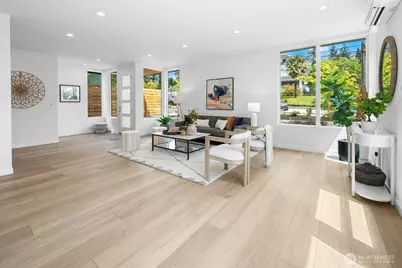 8831 Wallingford Avenue N, Seattle, WA 98103 - Photo 4