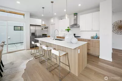 8831 Wallingford Avenue N, Seattle, WA 98103 - Photo 10