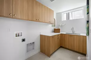 8831 Wallingford Ave N, Seattle, WA 98103 - Photo 30