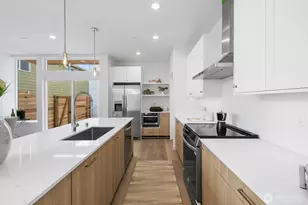 8831 Wallingford Ave N, Seattle, WA 98103 - Photo 8