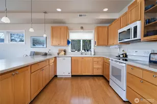 1418 6th St, Anacortes, WA 98221 - Photo 10