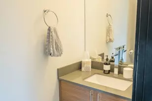 206 22nd Ave, Seattle, WA 98122 - Photo 20