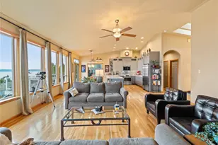 1351 Crestview Dr, Camano Island, WA 98282 - Photo 6