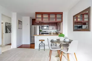 1105 Spring St, Seattle, WA 98104 - Photo 16