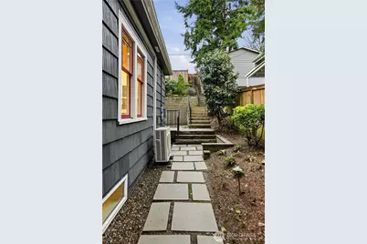 2554 3rd Avenue W, Seattle, WA 98119 - Photo 28