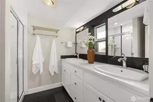 213 N 39th St, Seattle, WA 98103 - Photo 18