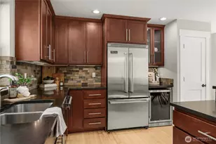 213 N 39th St, Seattle, WA 98103 - Photo 6