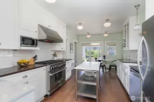 1607 6th Ave W, Seattle, WA 98119 - Photo 8