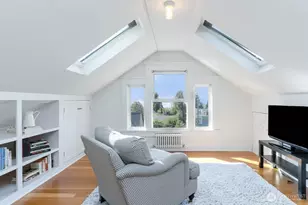 1607 6th Ave W, Seattle, WA 98119 - Photo 16