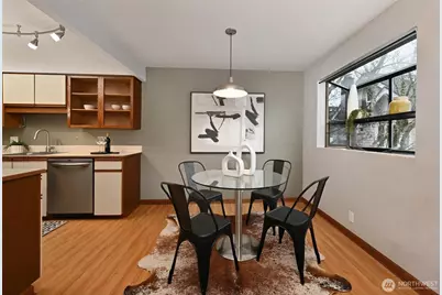 12300 33rd Ave NE #204, Seattle, WA 98125 - Photo 6