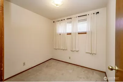 704 4th Street NE, Puyallup, WA 98372 - Photo 12