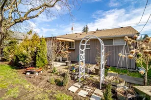 704 4th St NE, Puyallup, WA 98372 - Photo 4