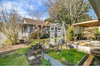 704 4th Street NE, Puyallup, WA 98372 - Photo 2