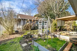 704 4th St NE, Puyallup, WA 98372 - Photo 2