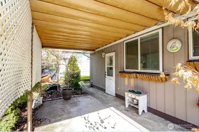 704 4th Street NE, Puyallup, WA 98372 - Photo 6