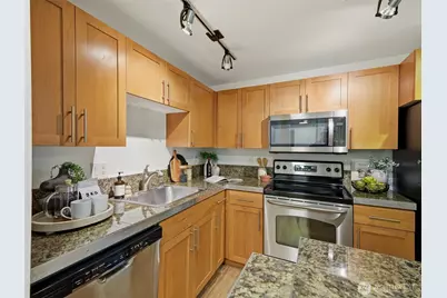 3661 Phinney Avenue N #107, Seattle, WA 98103 - Photo 22