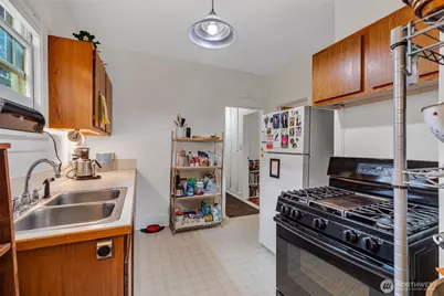 7779 10th Avenue SW, Seattle, WA 98106 - Photo 10