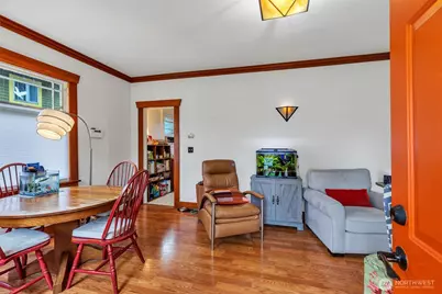 7779 10th Avenue SW, Seattle, WA 98106 - Photo 2