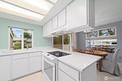 9919 NE 144th Lane #606, Kirkland, WA 98034 - Photo 14