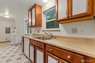 1408 N 135th Pl, Seattle, WA 98133 - Photo 10
