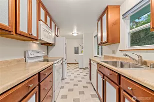 1408 N 135th Pl, Seattle, WA 98133 - Photo 8