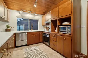 1701 NE 90th St, Seattle, WA 98115 - Photo 14