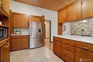 1701 NE 90th St, Seattle, WA 98115 - Photo 16