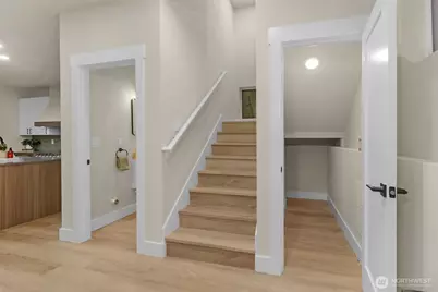 910 15th Avenue, Seattle, WA 98122 - Photo 14