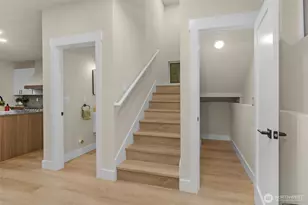 910 15th Ave, Seattle, WA 98122 - Photo 14