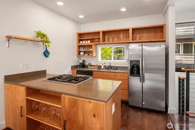 556 Highland Drive, Seattle, WA 98109 - Photo 4