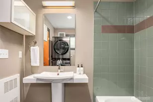 556 Highland Dr, Seattle, WA 98109 - Photo 12