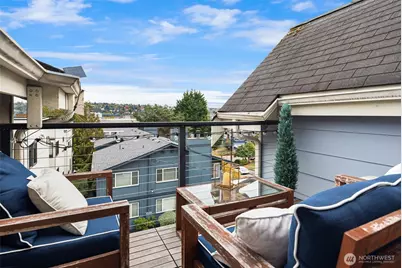 556 Highland Drive, Seattle, WA 98109 - Photo 18