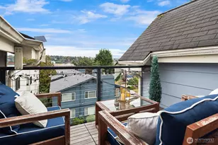 556 Highland Dr, Seattle, WA 98109 - Photo 18