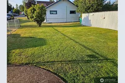 2921 Fredricksen Street, Enumclaw, WA 98022 - Photo 2