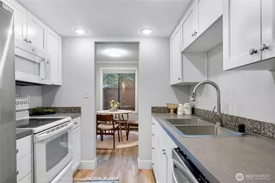 10401 NE 32nd Place #A101, Bellevue, WA 98004 - Photo 16