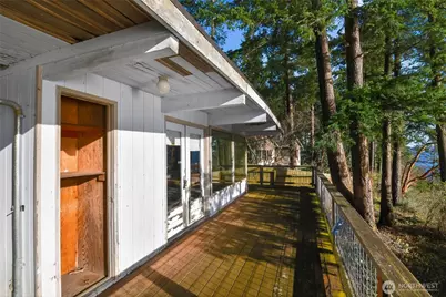 1284 Dines Point Rd, Greenbank, WA 98253 - Photo 18