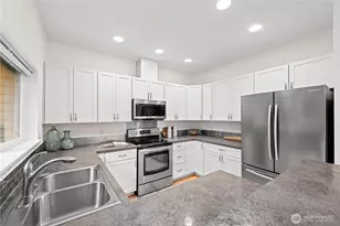 562 S 51st Ct, Renton, WA 98055 - Photo 10