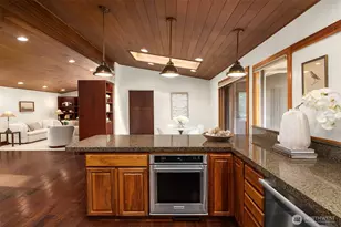 10250 SE 21st St, Bellevue, WA 98004 - Photo 16