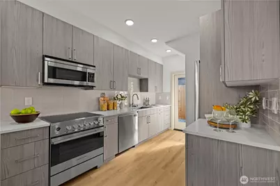 3607 Linden Avenue N, Seattle, WA 98103 - Photo 10