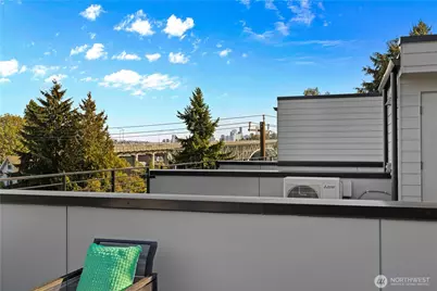 3607 Linden Avenue N, Seattle, WA 98103 - Photo 22