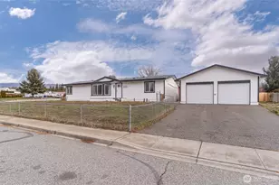 652 S Larch Ave, East Wenatchee, WA 98802 - Photo 2