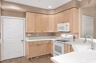 4325 NE 5th Ct, Renton, WA 98059 - Photo 8