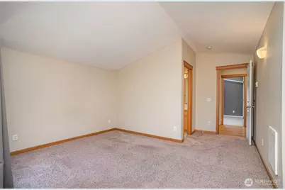 10710 Whitman Avenue N #B, Seattle, WA 98133 - Photo 16