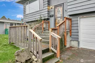 7313 228th St SW, Mountlake Terrace, WA 98043 - Photo 2