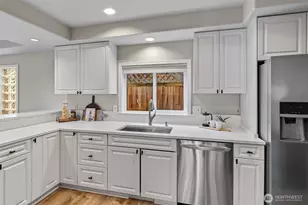 1203 5th Ave N, Seattle, WA 98109 - Photo 14