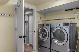 1203 5th Ave N, Seattle, WA 98109 - Photo 36