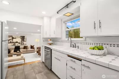 14021 27th Avenue NE, Seattle, WA 98125 - Photo 12