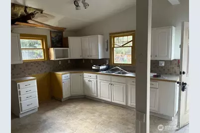 2071 Valley Highway, Acme, WA 98244 - Photo 8