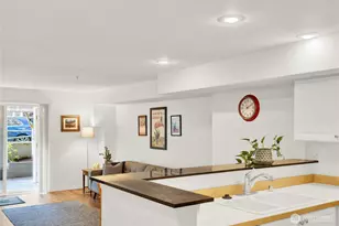 3318 30th Ave SW, Seattle, WA 98126 - Photo 4